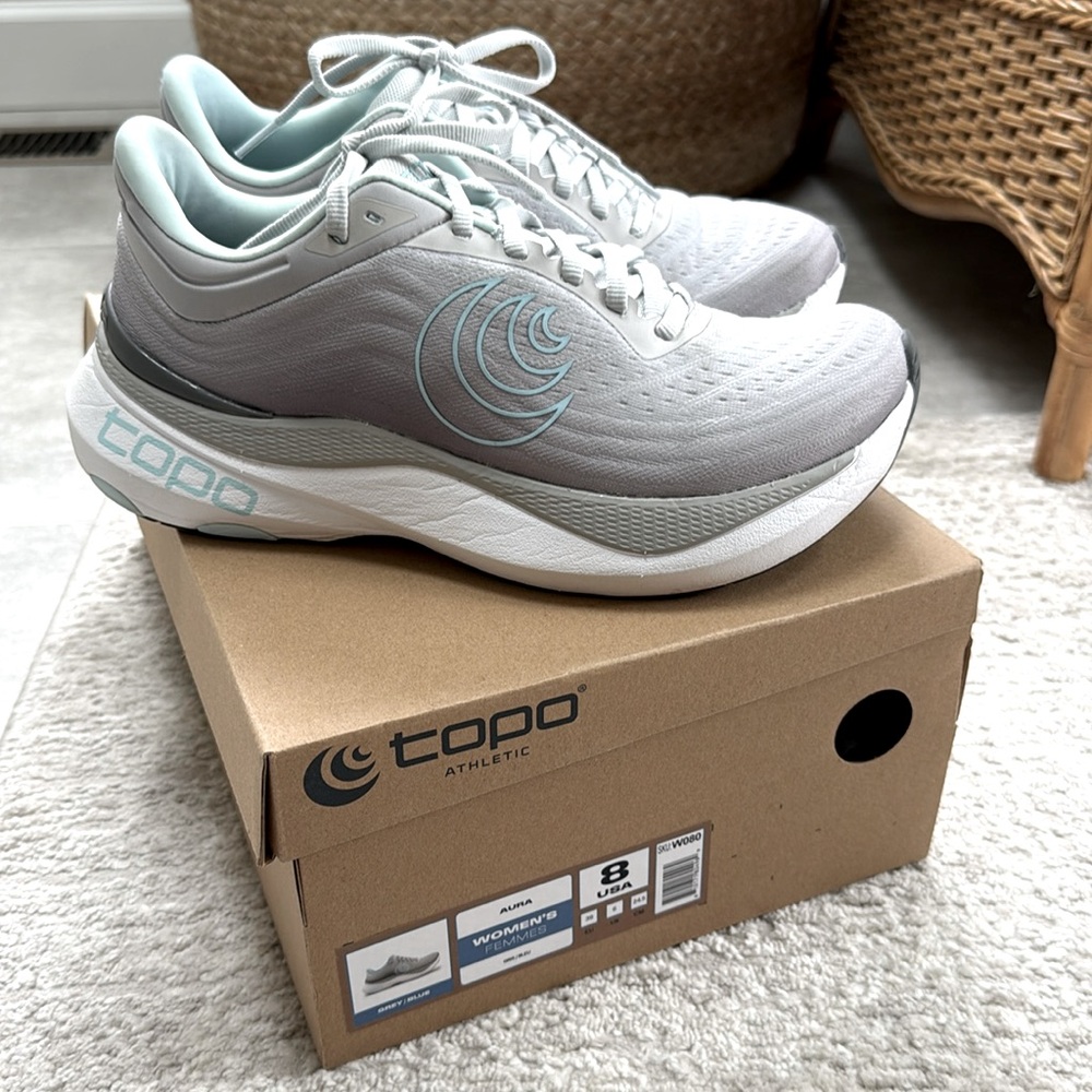 *GENTLY WORN* TOPO Athletic Women's Aura (W080) Grey/Blue Sneakers - Size 8